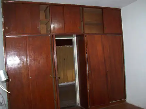 CASA AL FRENTE 3 AMBIENTES CON ENTRADA DE AUTO