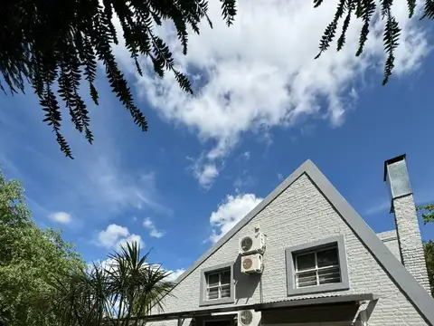 Casa en Venta con 3 cocheras