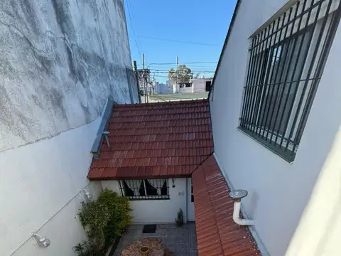 CASA EN VENTA 5 AMBIENTES