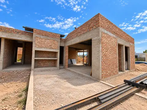 Casa 6 ambientes con 2 baños