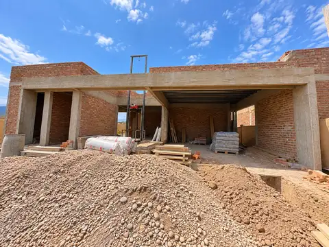VENTA CASA EN POZO B°TERRAZAS PARK VISTALBA, MZA.