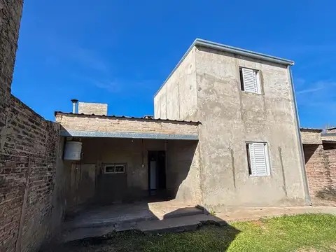 Casa amplia con patio y cochera en Esperanza