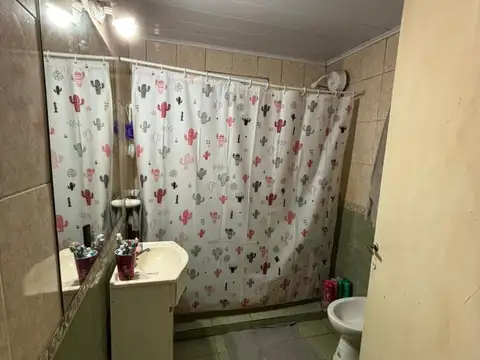 Casa 5 ambientes con 1 baño
