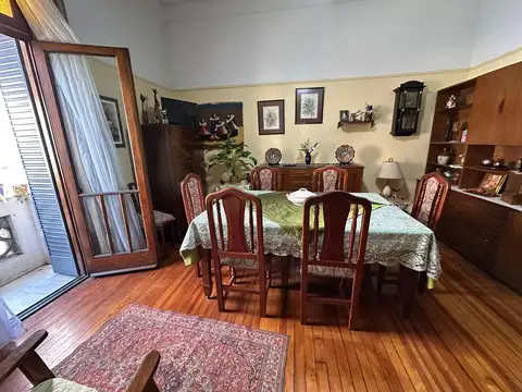 Larrea esq Lavalle- Once- Excelente 4 amb. 90m2 Antiguo!