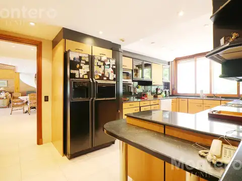 Casa 7 ambientes con 5 baños