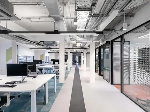 Oficina en Venta con 21 cocheras