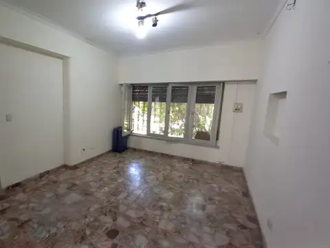 Casa 6 ambientes con 2 baños