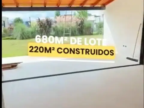 Casa 4 ambientes con 2 baños