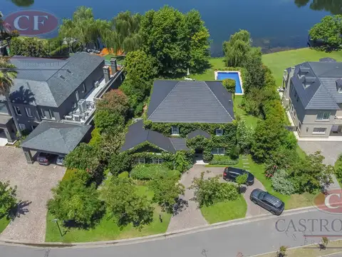 Casa en Venta al LAGO CENTRAL en Los Castores – Nordelta | Lote de 1.115 m²