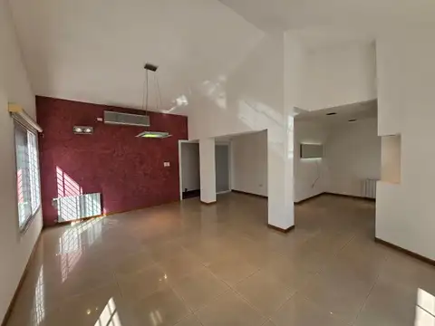 Casa 6 ambientes con 3 baños