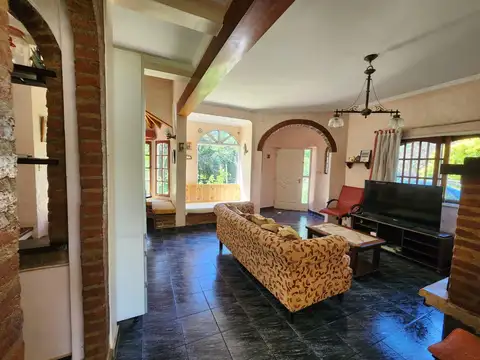 ALQUILER CASA 4 AMBIENTES CON PISCINA y 1200 m2 de PARQUE -  EN EL BOSQUE Country Club- CAMPANA