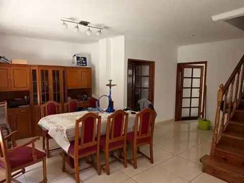 Casa 5 ambientes con 2 baños