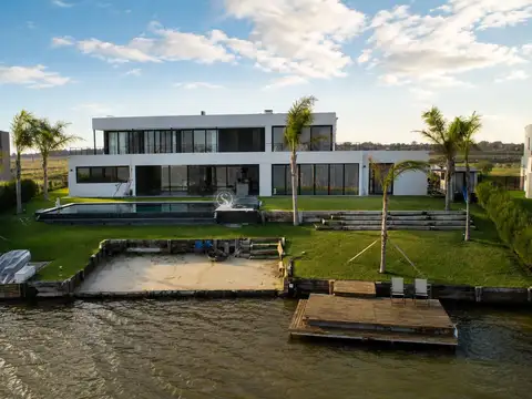 Casa  en Venta en San Sebastian, Escobar, G.B.A. Zona Norte AREA 8 A LA LAGUNA. Muelle. Sector huespedes