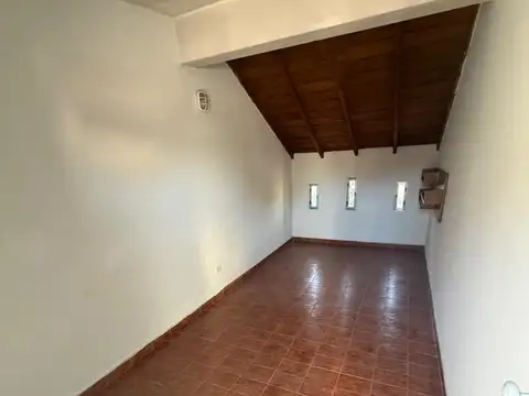 Casa de 2 Dormitorios y Garage - Excelente Estado  