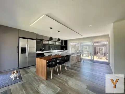 Casa 6 ambientes con 3 baños