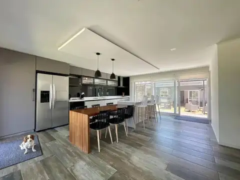 Casa 6 ambientes con 3 baños