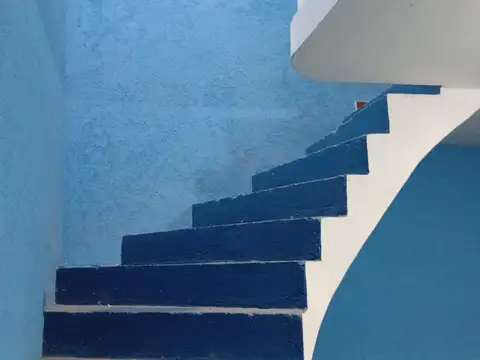 Casa en Alquiler con 2 cocheras