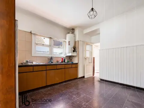 Casa en Venta con 3 cocheras