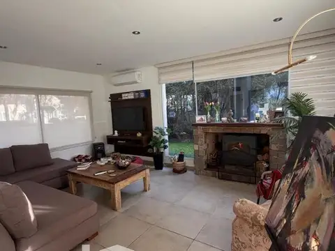 Casa 6 ambientes con 3 baños