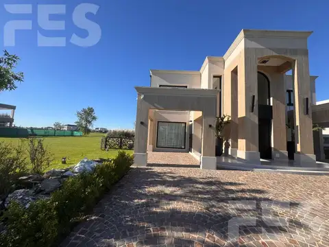 Casa en Venta en Countries y Barrios Cerrados en Ezeiza, USD 900.000
