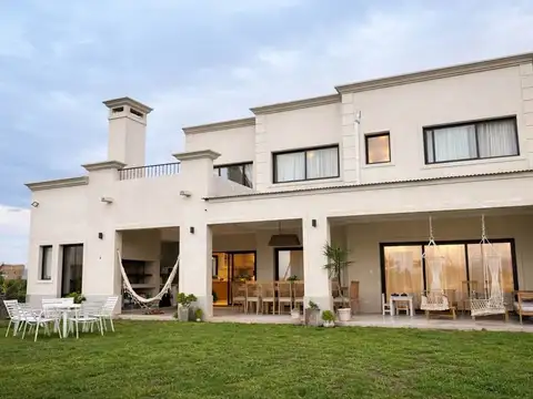 Casa en Venta de 4 dormitorios