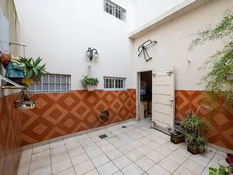 Venta Triplex 3 amb,patio, 2 cocheras,P. Chacabuco