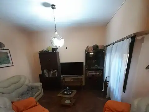 Casa 6 ambientes con 4 baños