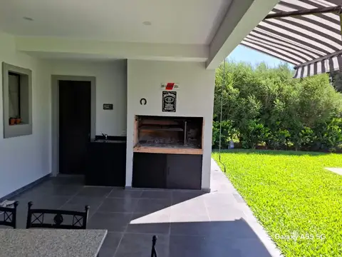 Casa en Alquiler Temporal con 4 cocheras