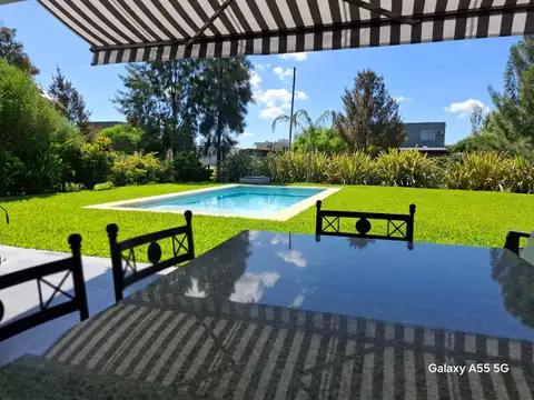 Casa 4 ambientes con 2 baños