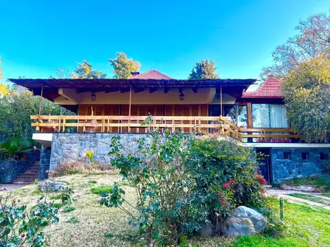 Casa en venta - 4 Dormitorios 5 Baños - Mendoza