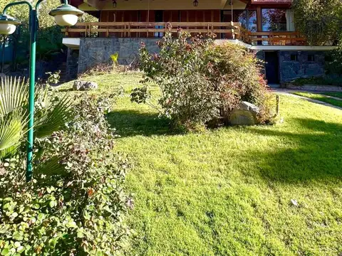 Casa 5 ambientes con 2 baños