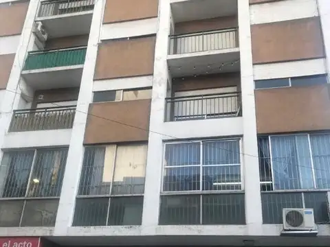 Departamento 2 ambientes en venta en Quilmes Centro.