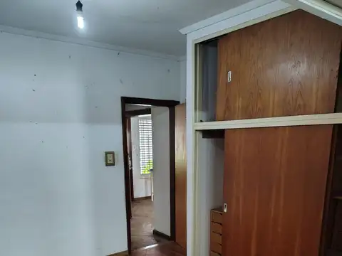 Casa 6 ambientes con 2 baños