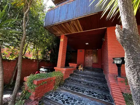 CHALET HERMOSO  6 AMBIENTES OPORTUNIDAD 