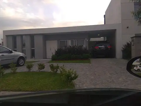 Casa amoblada en alquiler Hudson Chico Berazategui