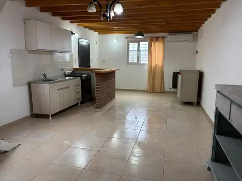 Casa 5 ambientes con 1 baño