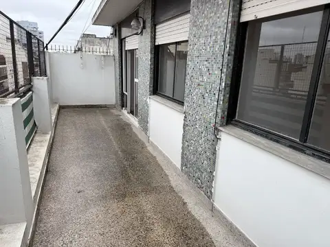 Alquiler departamento con balcón terraza