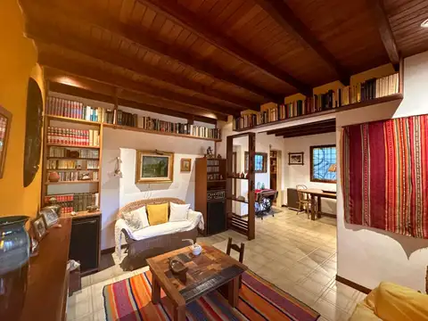 Casa 4 ambientes con 2 baños