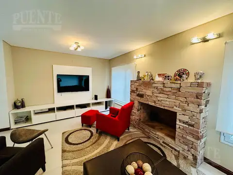 Casa 5 ambientes con 3 baños