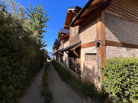 VENTA Complejo de  11 cabañas con vista al lago KM 5, Bariloche, Argentina