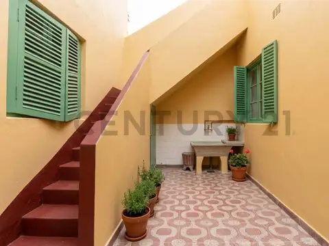Venta PH a refaccionar 4 Ambientes con Cochera, Terraza y Patio – Entrada Independiente avellaneda