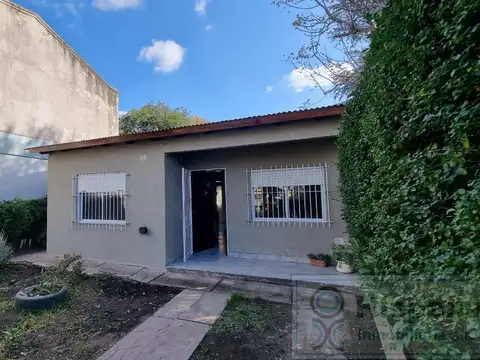 RETASADA  Casa en venta APTA CREDITO, sobre la calle Garcia, Del Viso!