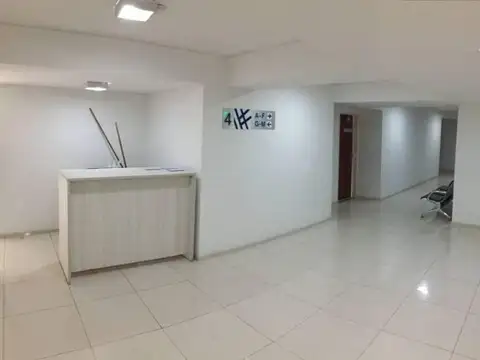 Oficina en Ciudad Ribera. Entrepiso. Balcón. 77m² aprox.