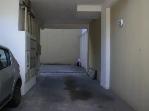 E Valdenegro 2500, Piso PB