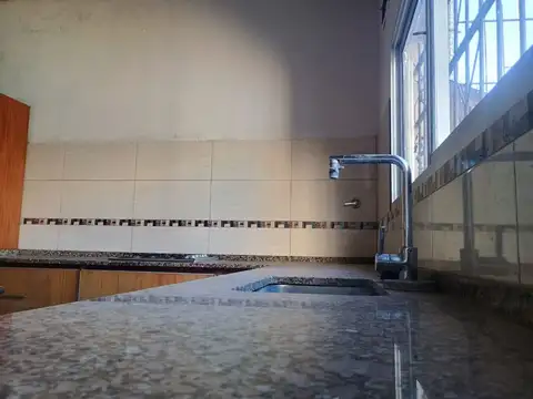 CASA EN VENTA EN EZEIZA , APTO CREDITO.