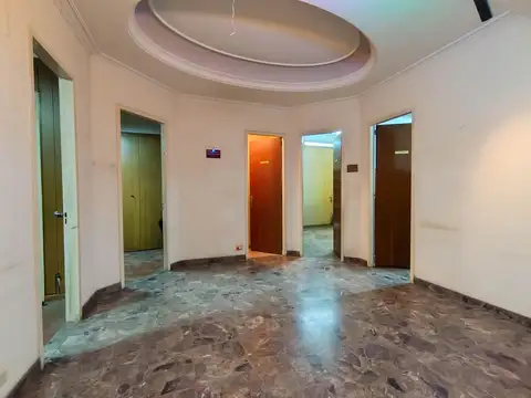 Edificio Comercial en Balvanera, Lote propio
