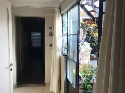 Sólida propiedad s/lote 8,66 x 36-Oficina Comercial, Depósito, Taller y vivienda-Excelente estado