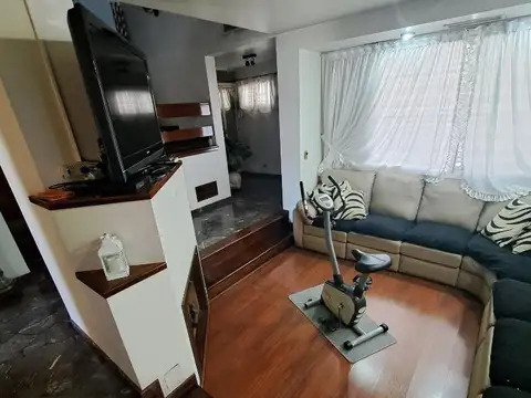 Casa 5 ambientes con 4 baños