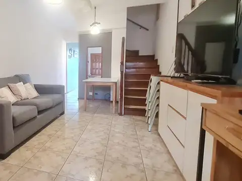 Dúplex 3 ambientes con patio, parrilla y cochera- En Venta