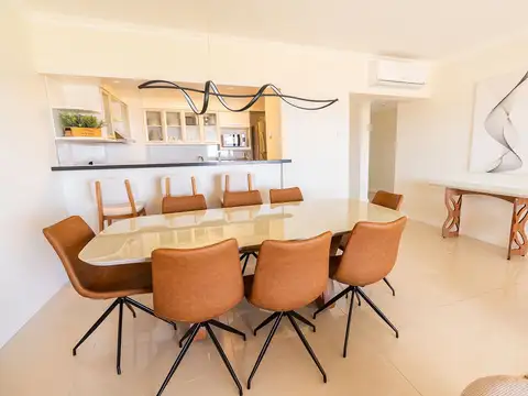 Departamento en Venta en Playa Mansa, USD 880.000